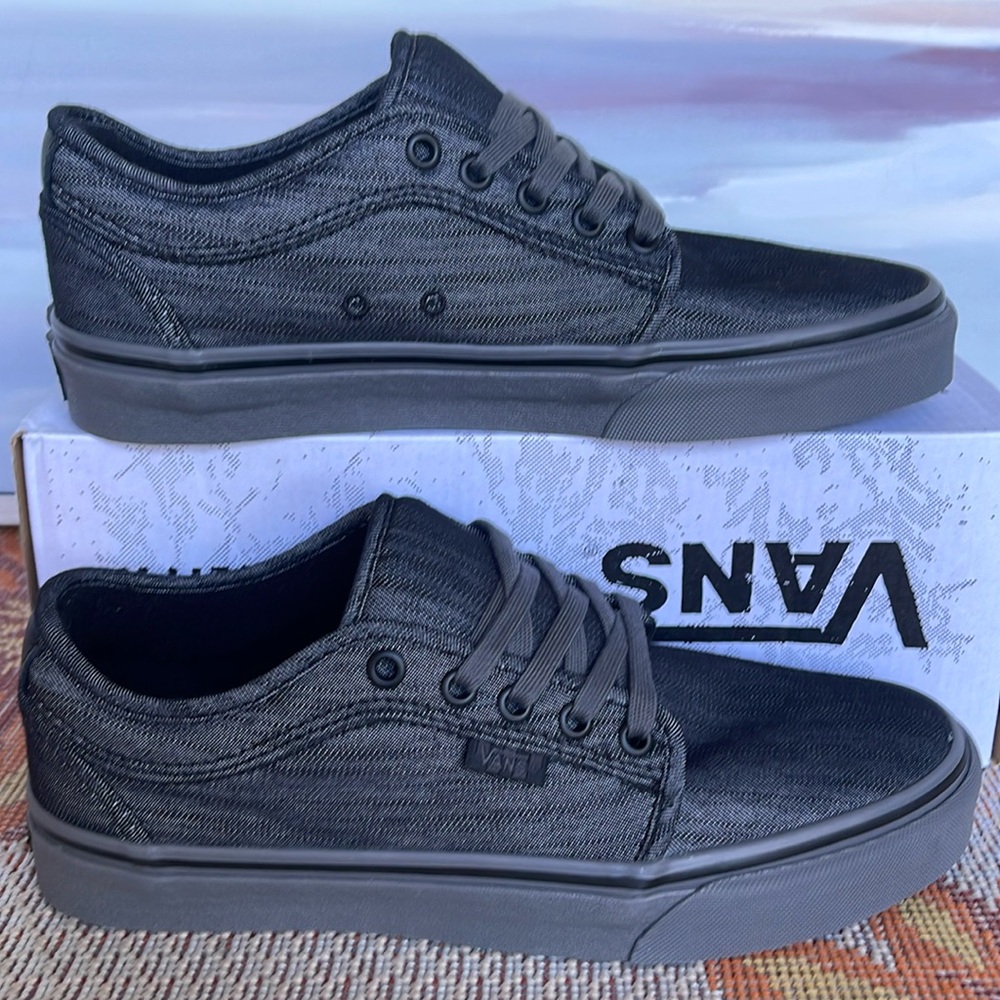 Vans WMNS Skate Chukka Low
Black/Grey/Denim
VN0A4BX45BR
Sneakers